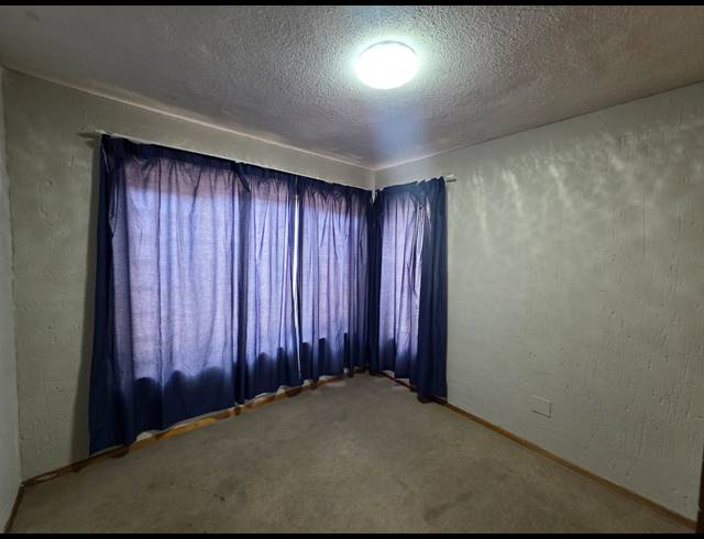 2 BEDROOM FLAT FOR SALE IN VANDERBIJLPARK SE 2